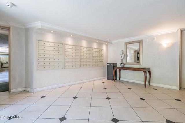 11645 Montana Avenue, Los Angeles CA: https://media.crmls.org/mediaz/d78d1121-e627-4d52-96ef-c7a4021ff273.jpg