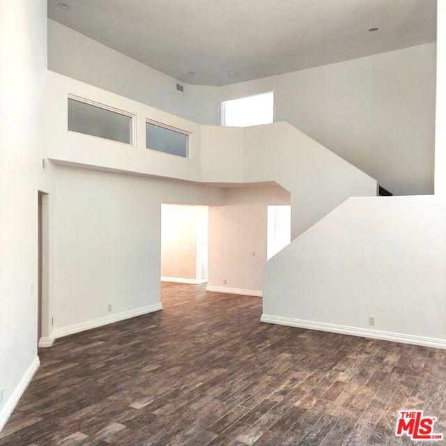 4342 Park Verdi, Calabasas CA: https://media.crmls.org/mediaz/d78daf35-e738-40b0-9872-17ee7caf3932.jpg