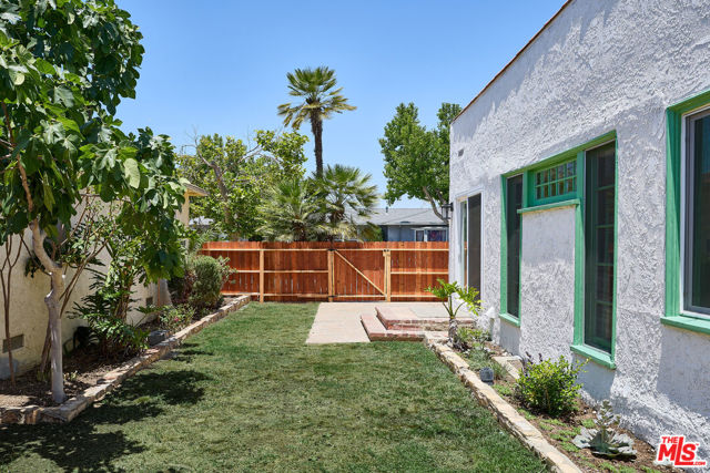 3653 Falcon Avenue, Long Beach CA: https://media.crmls.org/mediaz/d78ddee9-cd22-4495-aaee-0a4eee93f5ec.jpg