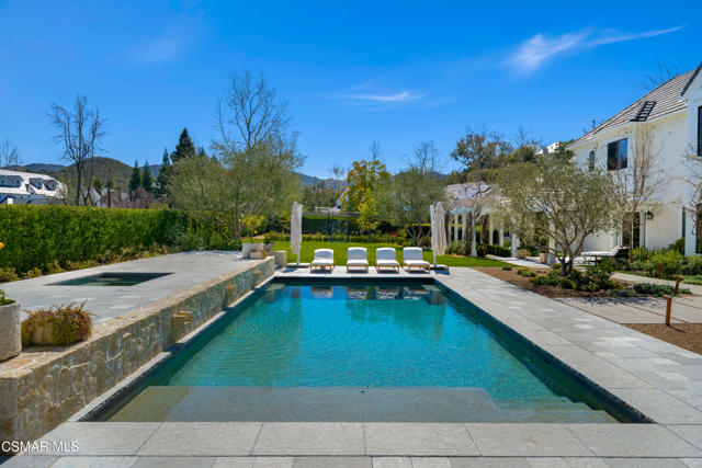 2160 Marshbrook Road, Thousand Oaks CA: https://media.crmls.org/mediaz/d78e68b6-35e9-4d04-b9d2-d52e676dd771.jpg