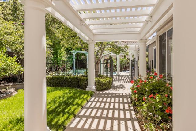 5633 Selena Ct, Pleasanton CA: https://media.crmls.org/mediaz/d78e73d2-3aa1-447e-b032-92c8949b000b.jpg