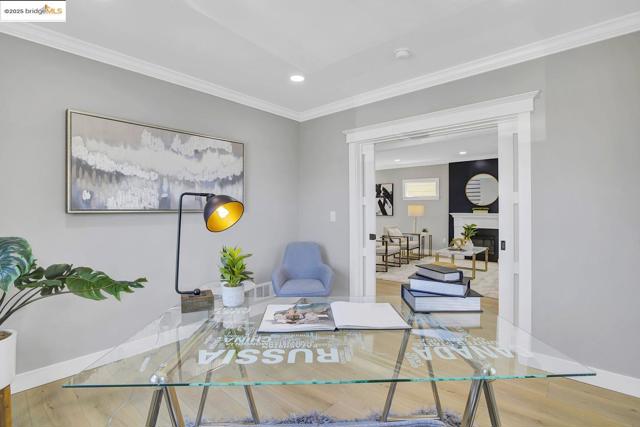 812 Foothill Blvd, Oakland CA: https://media.crmls.org/mediaz/d78e80dc-971c-4830-8e4d-68e0b56998c9.jpg