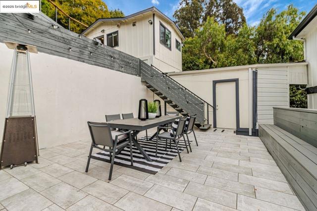 7900 Michigan Ave, Oakland CA: https://media.crmls.org/mediaz/d78ea321-c270-4d79-a335-bf5c86591504.jpg