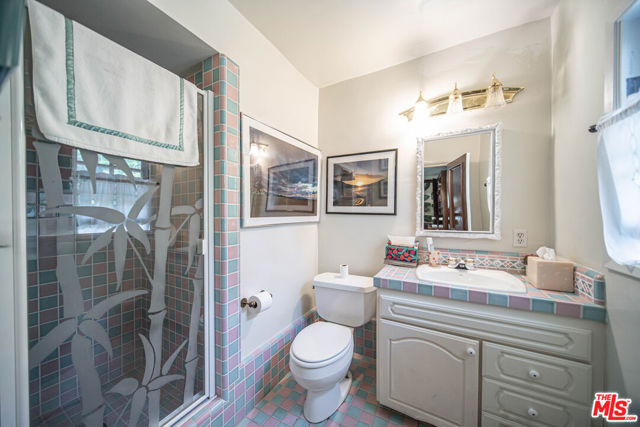 602 N Crescent Drive, Beverly Hills CA: https://media.crmls.org/mediaz/d78eb996-8a4a-4fda-88c4-a02452539031.jpg