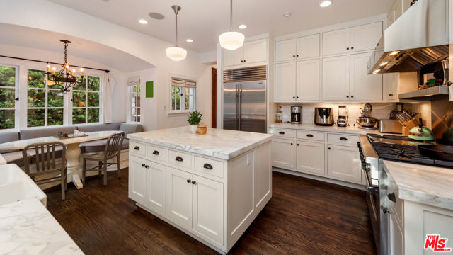 3145 La Suvida Drive, Los Angeles CA: https://media.crmls.org/mediaz/d78f6cdb-0121-401f-8d81-01d90ee0f1ad.jpg