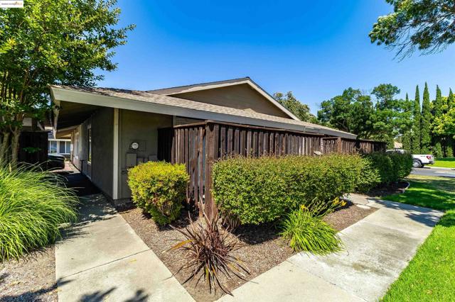 2059 Olivera Rd, Concord CA: https://media.crmls.org/mediaz/d78fef6c-0f08-4c4e-97b4-ca8b67dcf5a2.jpg