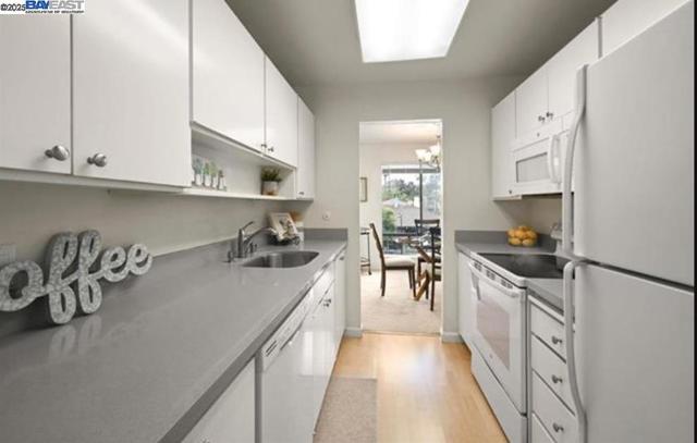 420 N Civic Dr., Walnut Creek CA: https://media.crmls.org/mediaz/d7901288-3b76-4086-83b6-c9a43c48826f.jpg