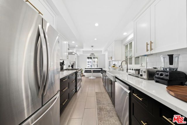 3443 Mandeville Canyon Road, Los Angeles CA: https://media.crmls.org/mediaz/d790b294-660d-4354-997d-6378a12a5df0.jpg
