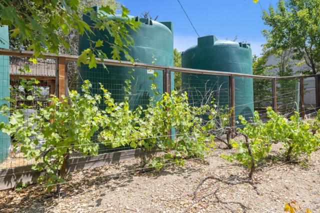 23583 Summit Road, Los Gatos CA: https://media.crmls.org/mediaz/d7914a99-173f-4110-b2b3-912152e743c0.jpg