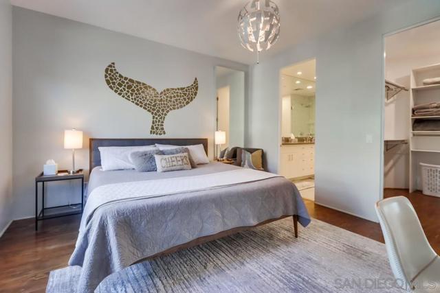 1016 1st St, Coronado CA: https://media.crmls.org/mediaz/d79180ac-107f-4d95-885a-5eaadb4d0481.jpg