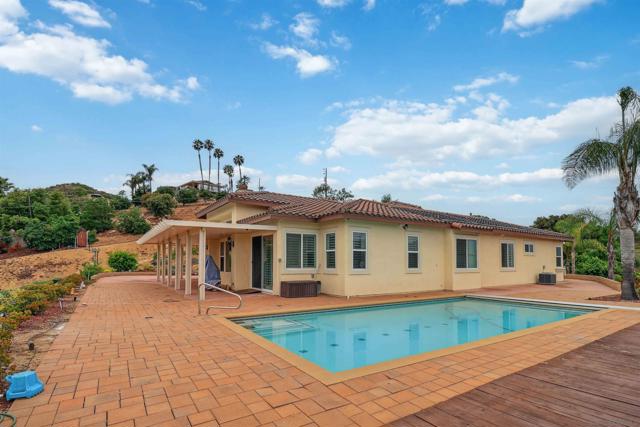 2387 Country Heights Rd., Escondido CA: https://media.crmls.org/mediaz/d791f5ce-2a98-4ae9-845b-1d68df2307ac.jpg