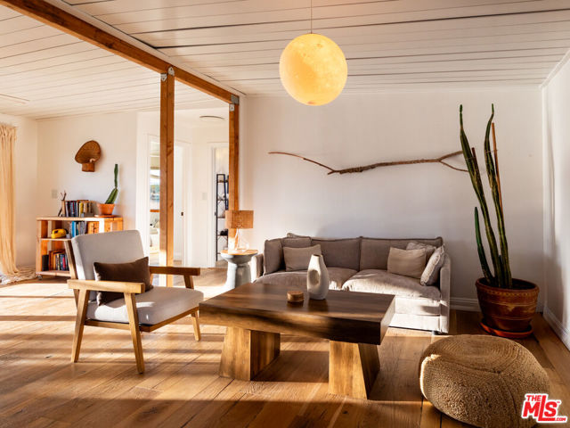 2724 Stonehill Avenue, Joshua Tree CA: https://media.crmls.org/mediaz/d7922bcb-eaa8-4ed1-83fb-a806f40550d8.jpg