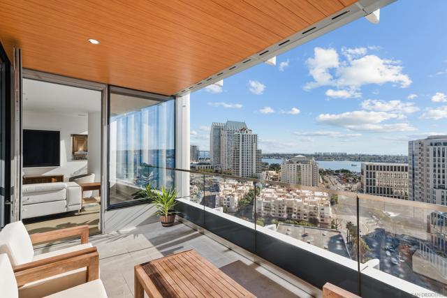 888 W E Street, San Diego CA: https://media.crmls.org/mediaz/d7923410-e073-4bba-87cd-069f2523cc23.jpg