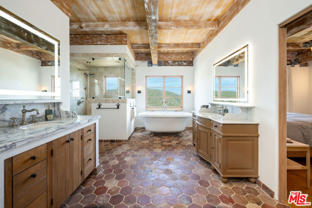 791 Nyes Place, Laguna Beach CA: https://media.crmls.org/mediaz/d7929de8-0d66-408a-a5c7-a730f7707d64.jpg