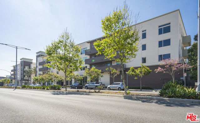 552 E Carson Street, Carson CA: https://media.crmls.org/mediaz/d793550e-4248-4c8a-ba55-4fc0aa0a402a.jpg