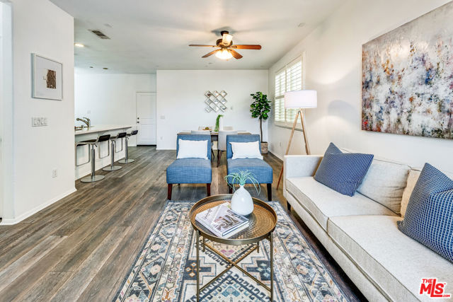 10942 KITTRIDGE Street photo 6