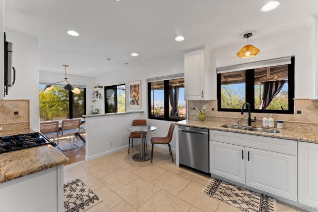 9586 Alto Dr, La Mesa CA: https://media.crmls.org/mediaz/d7945724-fda2-4344-8524-fbc8e12b6f6e.jpg