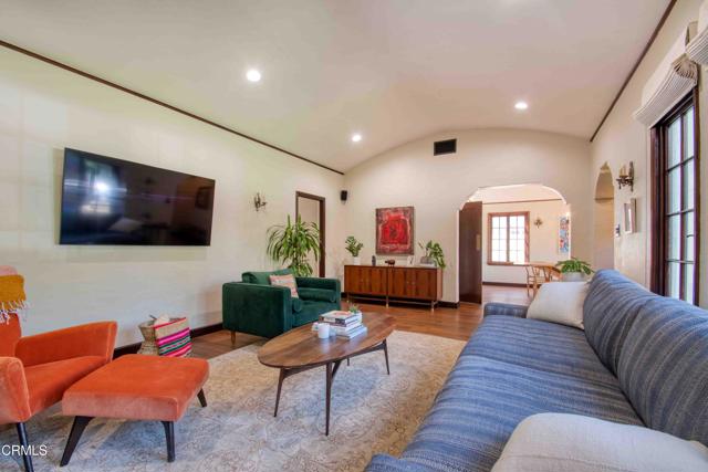 Detail Gallery Image 5 of 50 For 1014 Stearns Dr, Los Angeles,  CA 90035 - 3 Beds | 3 Baths