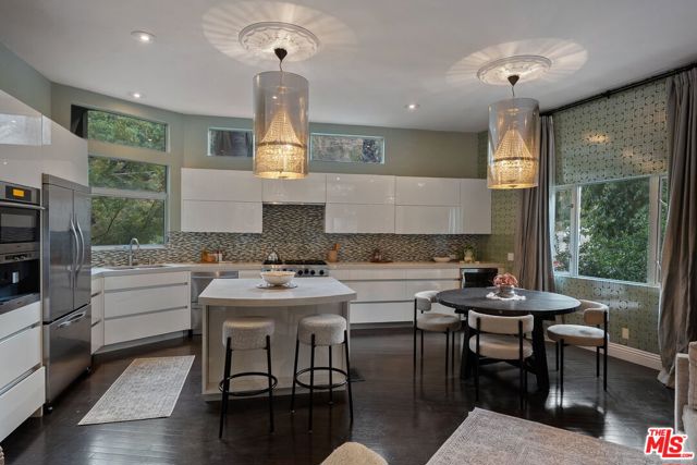 2180 Laurel Canyon Boulevard, Los Angeles CA: https://media.crmls.org/mediaz/d7964916-16db-44bf-99c0-711475fce042.jpg