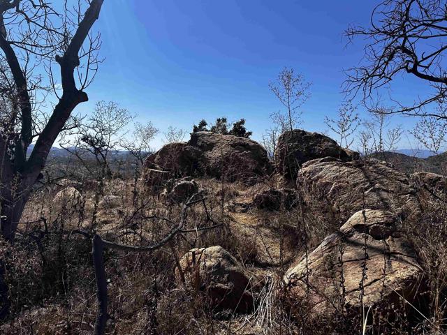 40 Oak Glen Road, Valley Center CA: https://media.crmls.org/mediaz/d79670ef-4e4d-4464-817c-4c453c9a4e40.jpg