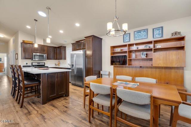 Detail Gallery Image 7 of 17 For 54 Copland Cir #54,  Ventura,  CA 93003 - 2 Beds | 2 Baths