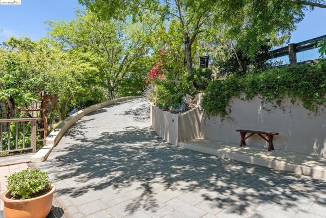 2335 Tunnel Rd, Oakland CA: https://media.crmls.org/mediaz/d797050d-c3db-4279-b8b0-c2600d0cc442.jpg