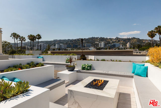 851 N Kings Road, West Hollywood CA: https://media.crmls.org/mediaz/d797a019-9af9-4a46-b6d0-9543506e2348.jpg