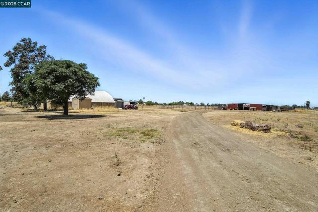 1950 Tule Ln, Knightsen CA: https://media.crmls.org/mediaz/d7984548-ef76-4e42-b119-2125c609d968.jpg