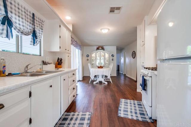 Detail Gallery Image 3 of 47 For 1120 E Mission Road #27,  Fallbrook,  CA 92028 - 2 Beds | 2 Baths