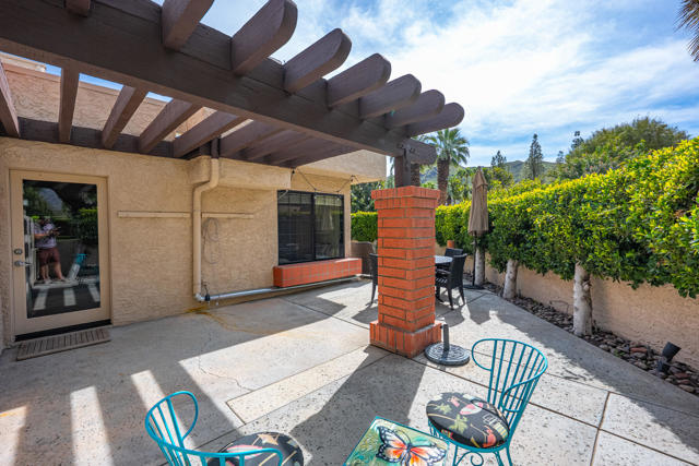 2345 S Cherokee Way, Palm Springs CA: https://media.crmls.org/mediaz/d79856db-4bc1-4705-8757-e6487b8edfd9.jpg
