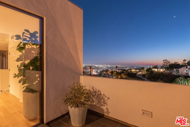 8465 Franklin Avenue, West Hollywood CA: https://media.crmls.org/mediaz/d79891a6-0859-445f-a5bf-3676f91e8d55.jpg