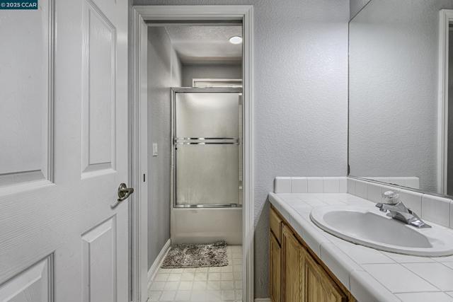 1795 Walnut Creek Dr, Santa Rosa CA: https://media.crmls.org/mediaz/d7989437-7706-440a-8b60-dda0243b2e9b.jpg