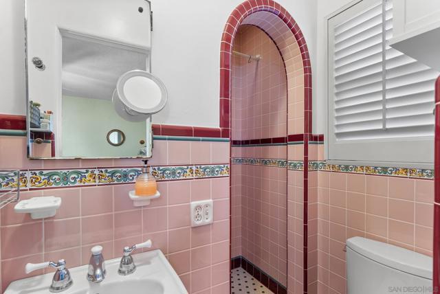 4010 S Hempstead Circle, San Diego CA: https://media.crmls.org/mediaz/d7989e65-f775-497a-905e-86ee5078b5f9.jpg