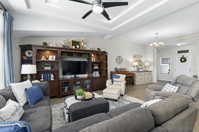 4027 Sumac Summit, Fallbrook CA: https://media.crmls.org/mediaz/d7989f8d-5b0d-43e6-b16d-6bfacc22574f.jpg