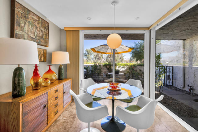 2327 Casitas Way, Palm Springs, CA 92264