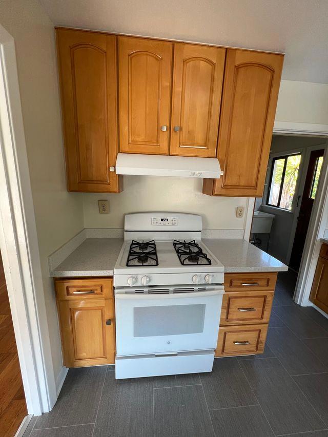 1632 Albemarle Way, Burlingame CA: https://media.crmls.org/mediaz/d7997b69-4633-48f8-9f48-847f46bddb66.jpg