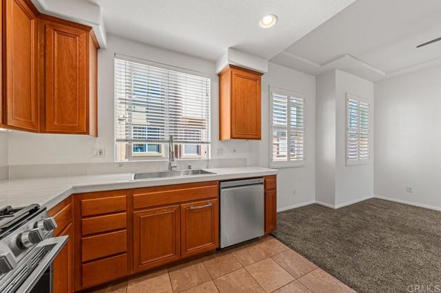 Detail Gallery Image 9 of 28 For 2842 Farragut Rd #130,  Point Loma,  CA 92106 - 2 Beds | 2/1 Baths