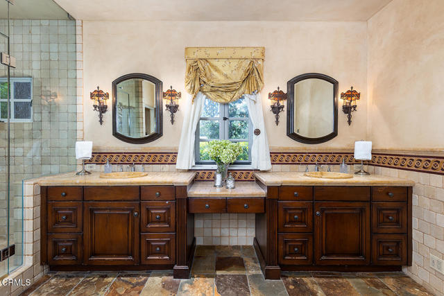 1711 Fairmount Avenue, La Canada Flintridge CA: https://media.crmls.org/mediaz/d799a299-124f-4108-8bd9-4a0e9f15c96d.jpg