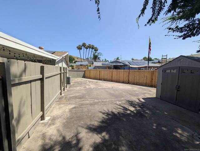 9477 Ronnie Ct, Santee CA: https://media.crmls.org/mediaz/d799b1c2-f2be-4234-b016-d33be6226bd2.jpg