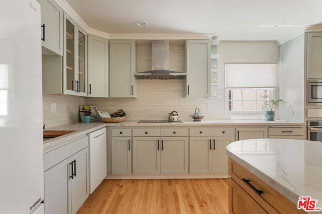 2249 Linnington Avenue, Los Angeles CA: https://media.crmls.org/mediaz/d799b3aa-4052-4b6a-afed-28b3dbd486da.jpg