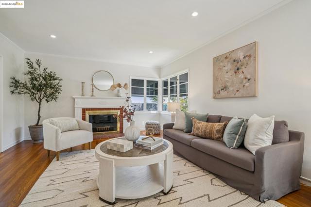 5968 Chabot Crest, Oakland CA: https://media.crmls.org/mediaz/d79a4b08-aa2c-4a2a-bb3c-6a6645d1f2ad.jpg