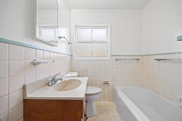 1423 Greenwood Avenue, San Carlos CA: https://media.crmls.org/mediaz/d79b0c4a-95bf-41cd-bd7e-6d536dfcaba6.jpg