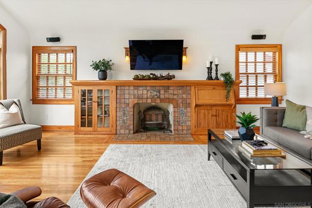 4605 4607 Terrace Dr, San Diego CA: https://media.crmls.org/mediaz/d79b6417-ccbb-4b36-8357-25c1fd0ca601.jpg
