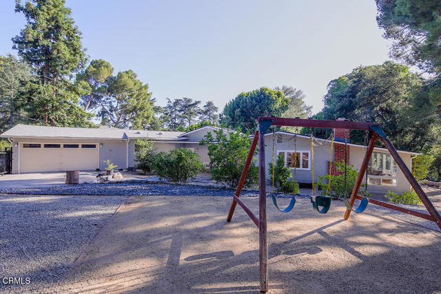 5245 Bubbling Well Lane, La Canada Flintridge CA: https://media.crmls.org/mediaz/d79bde69-1302-4ba9-a7cb-c06ae47ecace.jpg