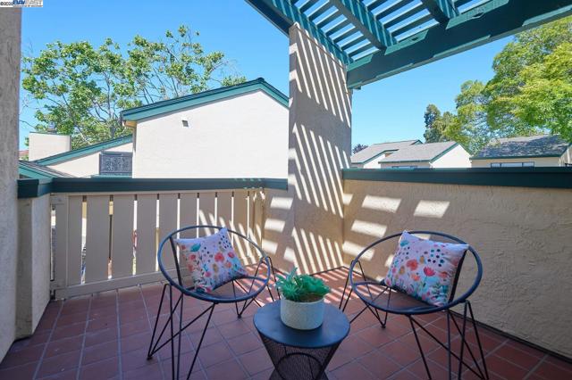 606 Baywood Rd, Alameda CA: https://media.crmls.org/mediaz/d79beb27-da4e-4e2b-823a-c49e9b63c924.jpg