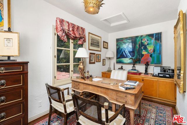 434 S Muirfield Road, Los Angeles CA: https://media.crmls.org/mediaz/d79c6bf7-cefd-4640-bcdd-23714141e9ea.jpg