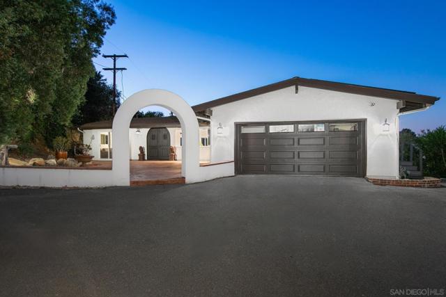 5030 Helix Ter, La Mesa CA: https://media.crmls.org/mediaz/d79c8787-d0a7-4ff4-9379-02efebc7063b.jpg