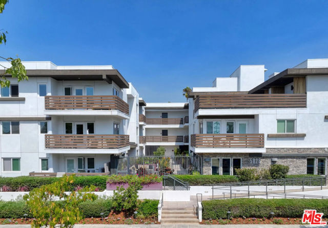 5825 Camerford, Los Angeles CA: https://media.crmls.org/mediaz/d79ce666-3a55-4dcd-9dd6-c3315725737b.jpg