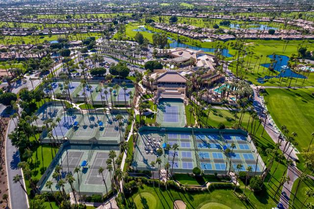 38348 Zinnia E Lane, Palm Desert CA: https://media.crmls.org/mediaz/d79cf404-aa3c-4375-a250-5d2bc8f345d3.jpg