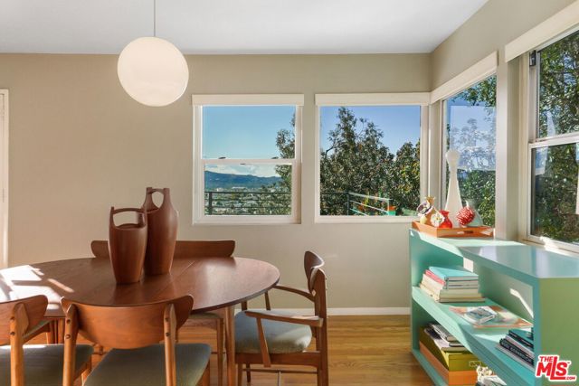 1313 Corona Drive, Glendale CA: https://media.crmls.org/mediaz/d79df9c5-f046-4200-803b-626e9af60d7f.jpg